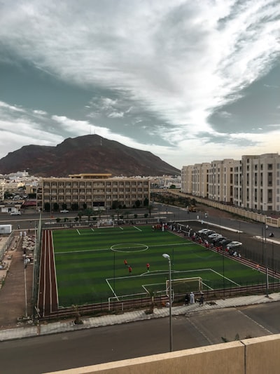 مباراة كريستيانو رونالدو وليونيل ميسيالصراع الأسطوري الذي أسر العالم